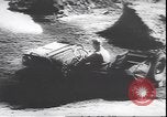Standbild Militär Jeep Australien, 1943, aus Sekunde 16 historischem Filmmaterial Videoclip 65675059040