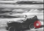 Standbild Militär Jeep Australien, 1943, aus Sekunde 22 historischem Filmmaterial Videoclip 65675059040