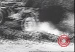 Standbild Militär Jeep Australien, 1943, aus Sekunde 28 historischem Filmmaterial Videoclip 65675059040