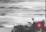 Standbild Militär Jeep Australien, 1943, aus Sekunde 30 historischem Filmmaterial Videoclip 65675059040