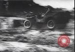 Standbild Militär Jeep Australien, 1943, aus Sekunde 31 historischem Filmmaterial Videoclip 65675059040