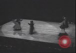 Standbild Lindy Hop und Wiener Walzer tanzen New York City USA, 1943, aus Sekunde 8 historischem Filmmaterial Videoclip 65675059042