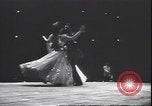 Standbild Lindy Hop und Wiener Walzer tanzen New York City USA, 1943, aus Sekunde 11 historischem Filmmaterial Videoclip 65675059042