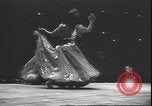 Standbild Lindy Hop und Wiener Walzer tanzen New York City USA, 1943, aus Sekunde 12 historischem Filmmaterial Videoclip 65675059042