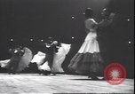 Standbild Lindy Hop und Wiener Walzer tanzen New York City USA, 1943, aus Sekunde 20 historischem Filmmaterial Videoclip 65675059042