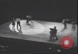 Standbild Lindy Hop und Wiener Walzer tanzen New York City USA, 1943, aus Sekunde 23 historischem Filmmaterial Videoclip 65675059042