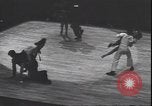 Standbild Lindy Hop und Wiener Walzer tanzen New York City USA, 1943, aus Sekunde 26 historischem Filmmaterial Videoclip 65675059042