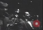Standbild Lindy Hop und Wiener Walzer tanzen New York City USA, 1943, aus Sekunde 30 historischem Filmmaterial Videoclip 65675059042