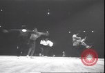 Standbild Lindy Hop und Wiener Walzer tanzen New York City USA, 1943, aus Sekunde 32 historischem Filmmaterial Videoclip 65675059042