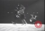 Standbild Lindy Hop und Wiener Walzer tanzen New York City USA, 1943, aus Sekunde 33 historischem Filmmaterial Videoclip 65675059042