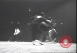 Standbild Lindy Hop und Wiener Walzer tanzen New York City USA, 1943, aus Sekunde 35 historischem Filmmaterial Videoclip 65675059042