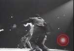 Standbild Lindy Hop und Wiener Walzer tanzen New York City USA, 1943, aus Sekunde 42 historischem Filmmaterial Videoclip 65675059042