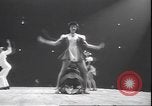 Standbild Lindy Hop und Wiener Walzer tanzen New York City USA, 1943, aus Sekunde 43 historischem Filmmaterial Videoclip 65675059042