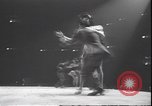 Standbild Lindy Hop und Wiener Walzer tanzen New York City USA, 1943, aus Sekunde 45 historischem Filmmaterial Videoclip 65675059042