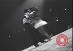 Standbild Lindy Hop und Wiener Walzer tanzen New York City USA, 1943, aus Sekunde 47 historischem Filmmaterial Videoclip 65675059042
