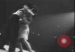 Standbild Lindy Hop und Wiener Walzer tanzen New York City USA, 1943, aus Sekunde 51 historischem Filmmaterial Videoclip 65675059042