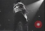 Standbild Lindy Hop und Wiener Walzer tanzen New York City USA, 1943, aus Sekunde 53 historischem Filmmaterial Videoclip 65675059042