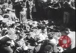 Immagine di Corpo morto di Mussolini Milano Italia, 1945, secondo 5 filmato di repertorio 65675059045