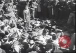 Immagine di Corpo morto di Mussolini Milano Italia, 1945, secondo 7 filmato di repertorio 65675059045