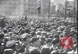 Immagine di Corpo morto di Mussolini Milano Italia, 1945, secondo 10 filmato di repertorio 65675059045
