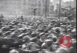 Immagine di Corpo morto di Mussolini Milano Italia, 1945, secondo 12 filmato di repertorio 65675059045