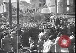 Immagine di Corpo morto di Mussolini Milano Italia, 1945, secondo 14 filmato di repertorio 65675059045