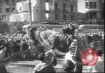Immagine di Corpo morto di Mussolini Milano Italia, 1945, secondo 17 filmato di repertorio 65675059045
