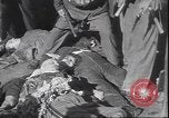 Immagine di Corpo morto di Mussolini Milano Italia, 1945, secondo 19 filmato di repertorio 65675059045