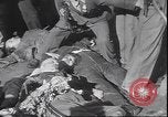 Immagine di Corpo morto di Mussolini Milano Italia, 1945, secondo 20 filmato di repertorio 65675059045