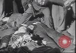 Immagine di Corpo morto di Mussolini Milano Italia, 1945, secondo 21 filmato di repertorio 65675059045