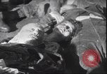 Immagine di Corpo morto di Mussolini Milano Italia, 1945, secondo 22 filmato di repertorio 65675059045