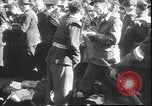 Immagine di Corpo morto di Mussolini Milano Italia, 1945, secondo 29 filmato di repertorio 65675059045