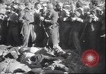 Immagine di Corpo morto di Mussolini Milano Italia, 1945, secondo 35 filmato di repertorio 65675059045