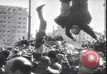 Immagine di Corpo morto di Mussolini Milano Italia, 1945, secondo 44 filmato di repertorio 65675059045