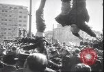 Immagine di Corpo morto di Mussolini Milano Italia, 1945, secondo 48 filmato di repertorio 65675059045
