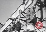 Immagine di Corpo morto di Mussolini Milano Italia, 1945, secondo 51 filmato di repertorio 65675059045