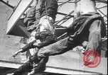 Immagine di Corpo morto di Mussolini Milano Italia, 1945, secondo 54 filmato di repertorio 65675059045