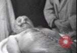 Standbild Leiche von Mussolini Mailand Italien, 1945, aus Sekunde 7 historischem Filmmaterial Videoclip 65675059051