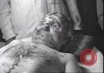 Standbild Leiche von Mussolini Mailand Italien, 1945, aus Sekunde 27 historischem Filmmaterial Videoclip 65675059051