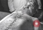 Standbild Leiche von Mussolini Mailand Italien, 1945, aus Sekunde 30 historischem Filmmaterial Videoclip 65675059051