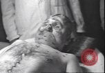 Standbild Leiche von Mussolini Mailand Italien, 1945, aus Sekunde 32 historischem Filmmaterial Videoclip 65675059051