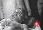 Standbild Leiche von Mussolini Mailand Italien, 1945, aus Sekunde 38 historischem Filmmaterial Videoclip 65675059051