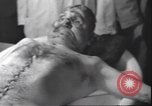 Standbild Leiche von Mussolini Mailand Italien, 1945, aus Sekunde 43 historischem Filmmaterial Videoclip 65675059051