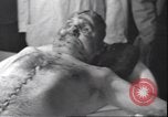 Standbild Leiche von Mussolini Mailand Italien, 1945, aus Sekunde 44 historischem Filmmaterial Videoclip 65675059051