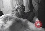 Standbild Leiche von Mussolini Mailand Italien, 1945, aus Sekunde 59 historischem Filmmaterial Videoclip 65675059051