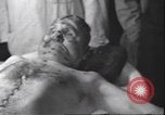 Standbild Leiche von Mussolini Mailand Italien, 1945, aus Sekunde 60 historischem Filmmaterial Videoclip 65675059051