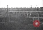 Standbild Fahrbahn Viadukt hoch über dem Tal Italien, 1945, aus Sekunde 1 historischem Filmmaterial Videoclip 65675059052
