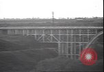 Standbild Fahrbahn Viadukt hoch über dem Tal Italien, 1945, aus Sekunde 3 historischem Filmmaterial Videoclip 65675059052