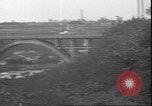 Standbild Fahrbahn Viadukt hoch über dem Tal Italien, 1945, aus Sekunde 19 historischem Filmmaterial Videoclip 65675059052