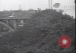 Standbild Fahrbahn Viadukt hoch über dem Tal Italien, 1945, aus Sekunde 20 historischem Filmmaterial Videoclip 65675059052